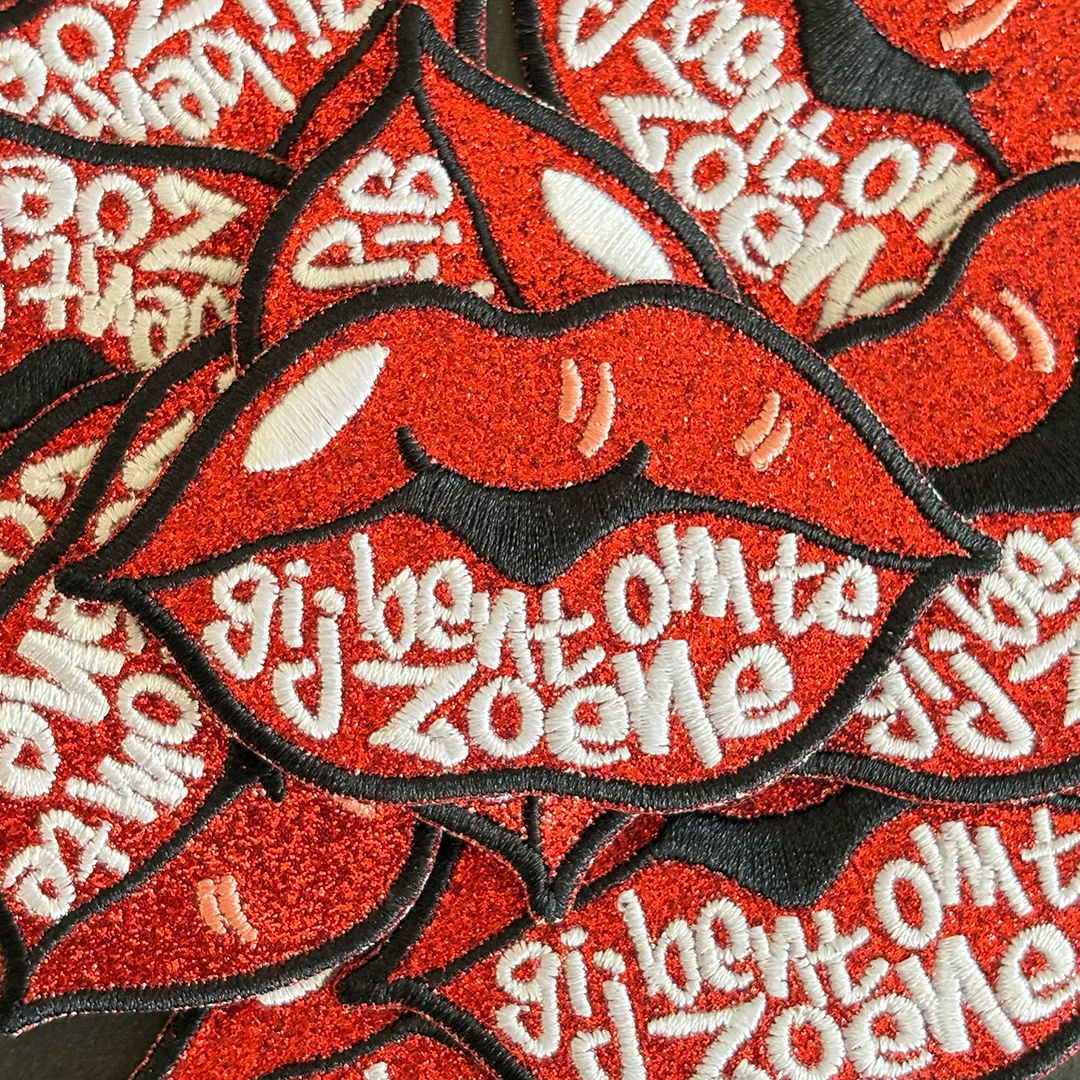Gij bent om te zoene - Lippenrood carnavalsemblemen 1 - IN060