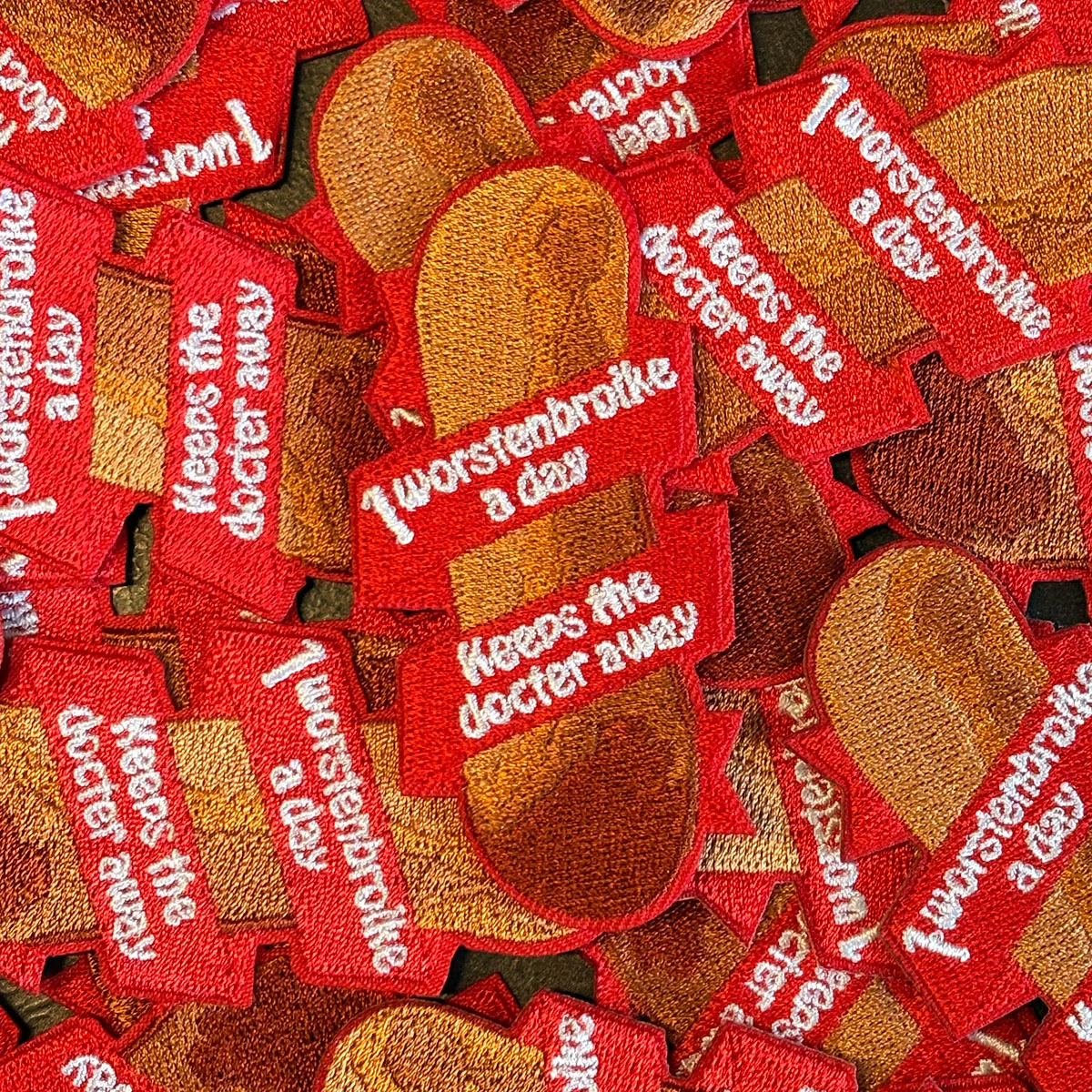 Worstenboike - Worstenbroodje carnavalsembleem - IN086